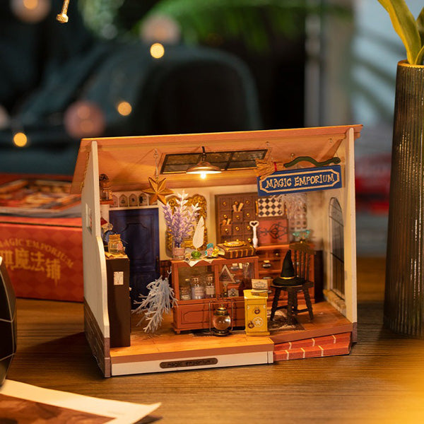 Rolife Kiki's Magic Emporium - Maison Miniature | Moshi Moshi Paris