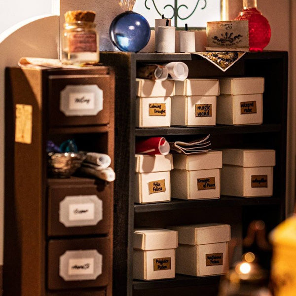 Rolife Kiki's Magic Emporium - Maison Miniature | Moshi Moshi Paris