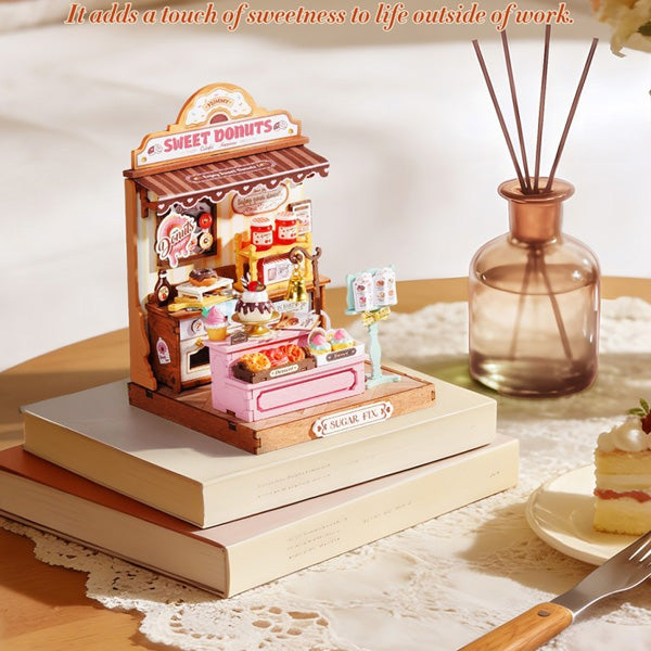 Rolife Sweetie's Donut Shop - Maison Miniature | Moshi Moshi Paris