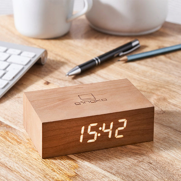 Réveil Click Clock Gingko - Cerisier Bois | Moshi Moshi Paris