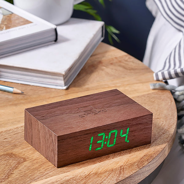 Réveil Flip Click Clock, Gingko, en bois naturel sans fils | Moshi Moshi