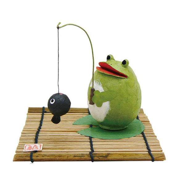 Figurine Grenouille Qui Pêche - Papier Mâché | Moshi Moshi Paris
