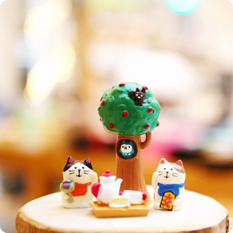Mini Figurine - Tea Time